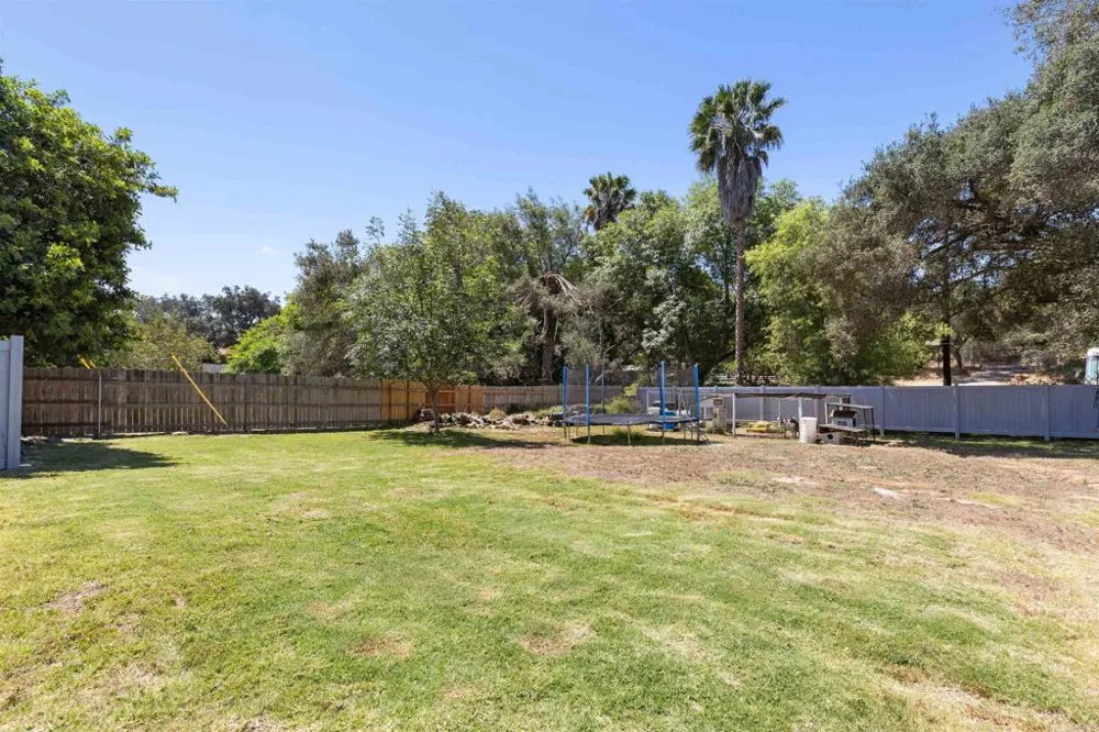 25812 Willow Lane Escondido, CA 92026