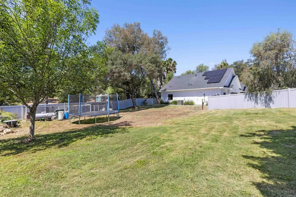 25812 Willow Lane Escondido, CA 92026