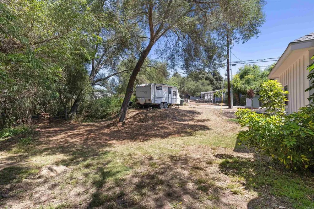 25812 Willow Lane Escondido, CA 92026