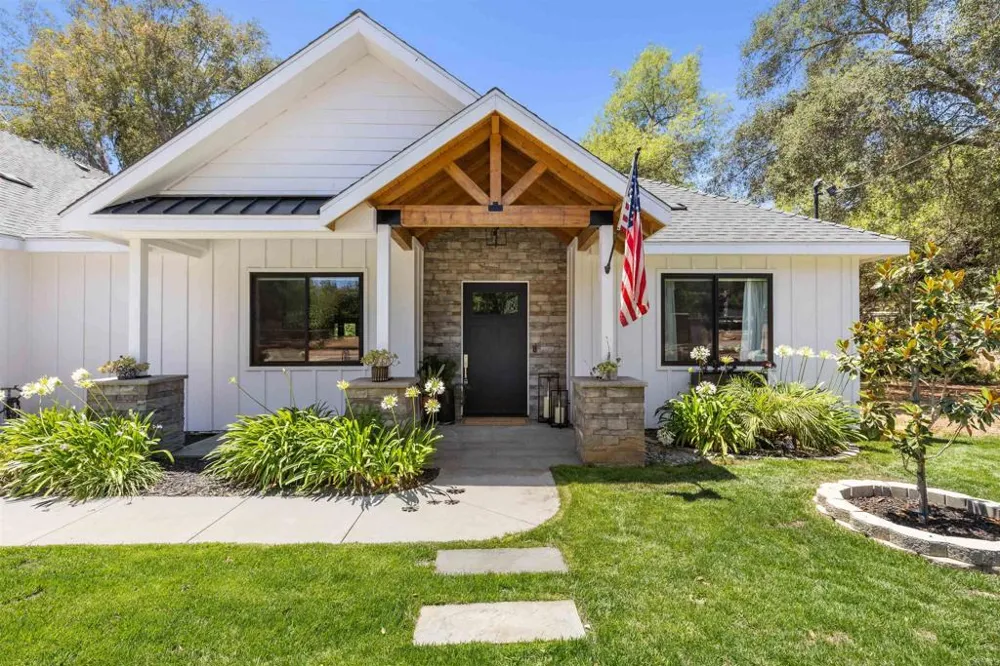 25812 Willow Lane Escondido, CA 92026