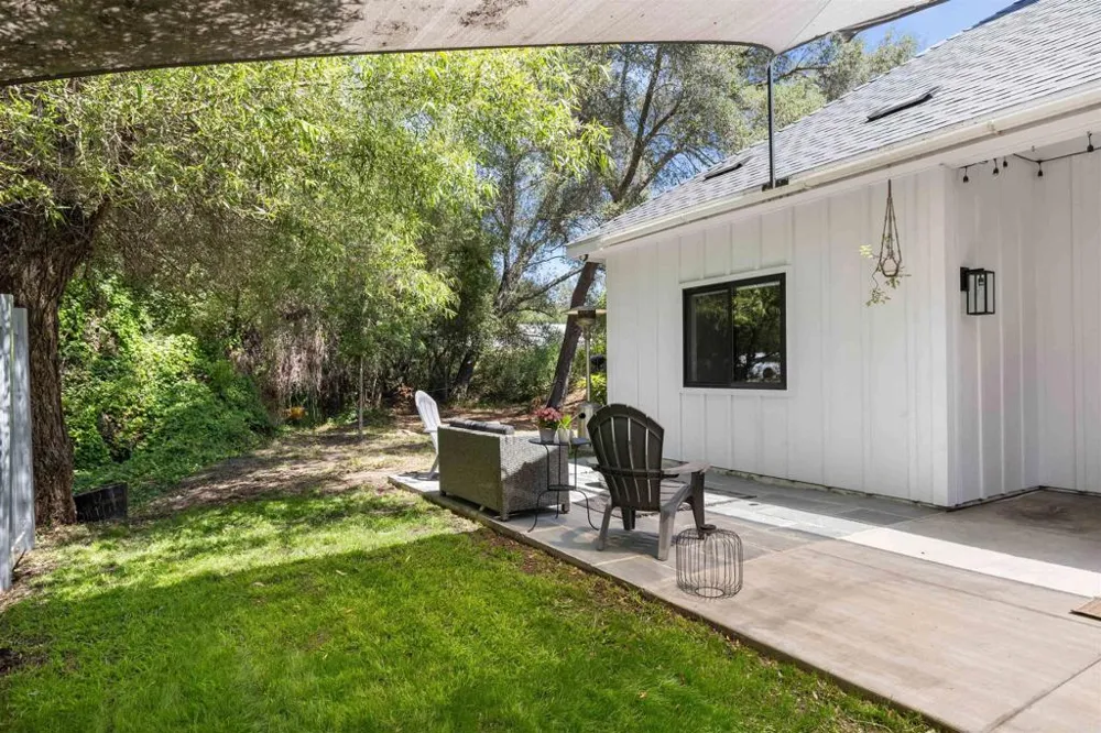 25812 Willow Lane Escondido, CA 92026