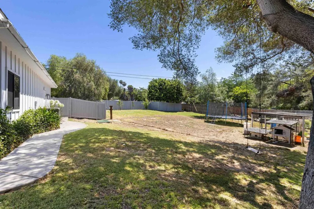 25812 Willow Lane Escondido, CA 92026