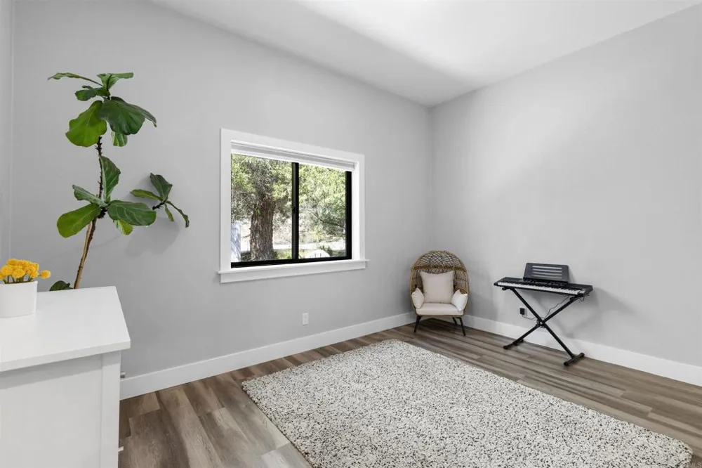 25812 Willow Lane Escondido, CA 92026
