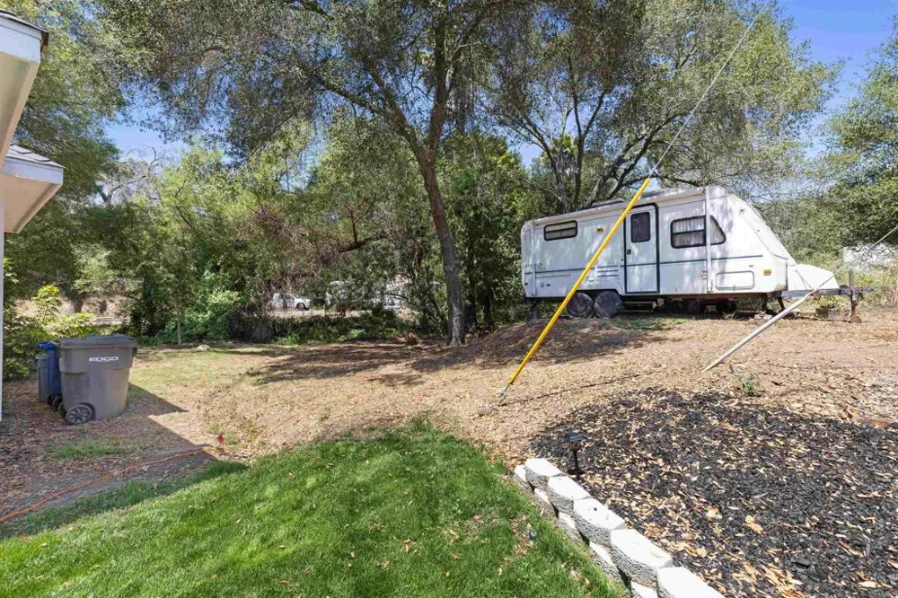 25812 Willow Lane Escondido, CA 92026