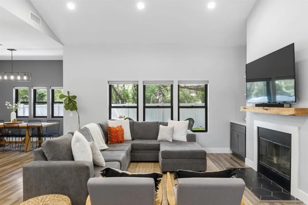 25812 Willow Lane Escondido, CA 92026