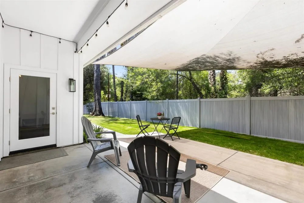 25812 Willow Lane Escondido, CA 92026