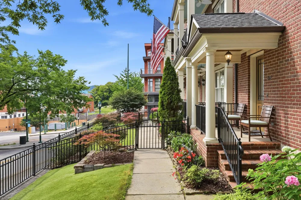 212 Cherry Street Chattanooga, TN 37403