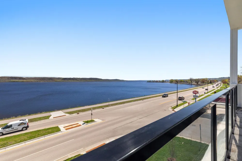 907 Lakeshore Drive #305 Lake City, MN 55041