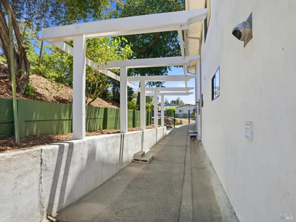 821 Las Colindas Road San Rafael, CA 94903