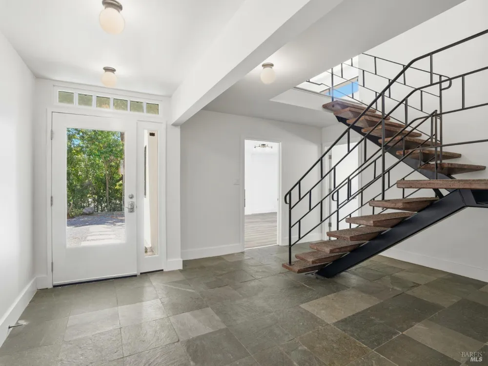 821 Las Colindas Road San Rafael, CA 94903