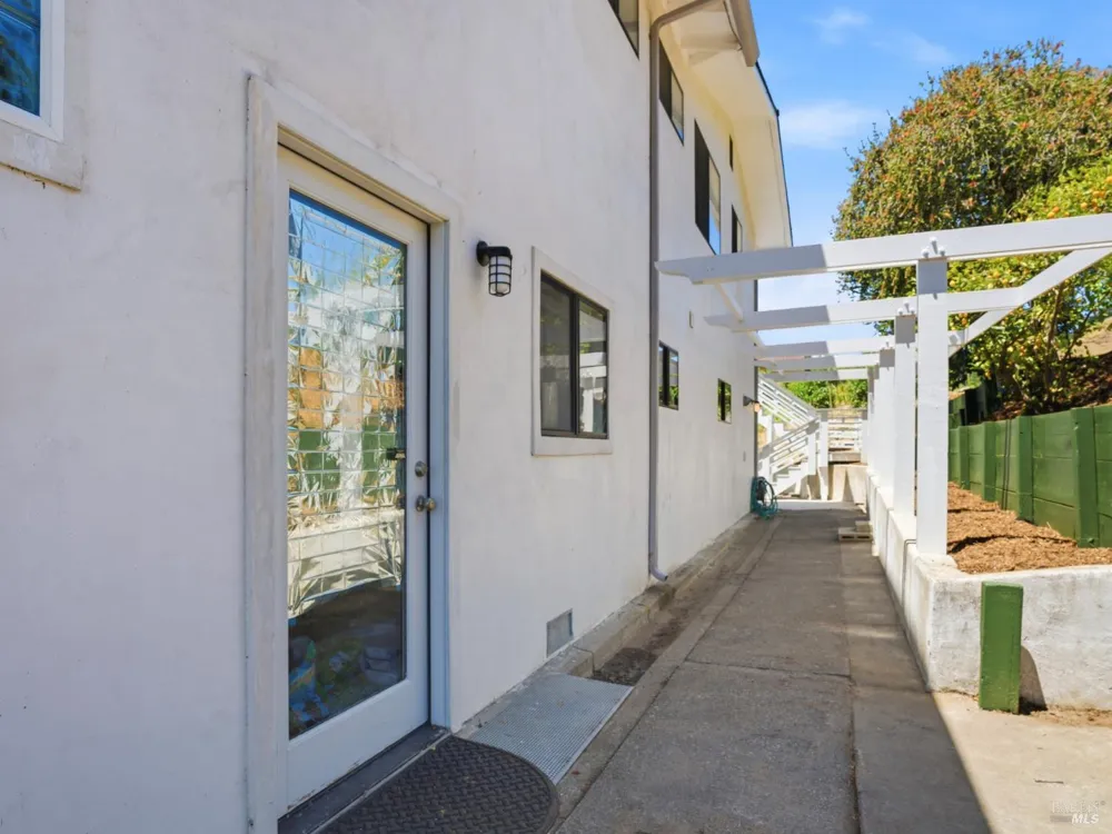 821 Las Colindas Road San Rafael, CA 94903