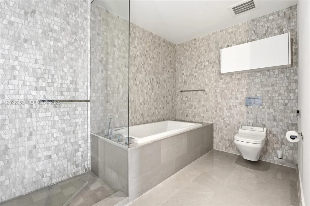 88 SW 7th St #2302 Miami, FL 33130