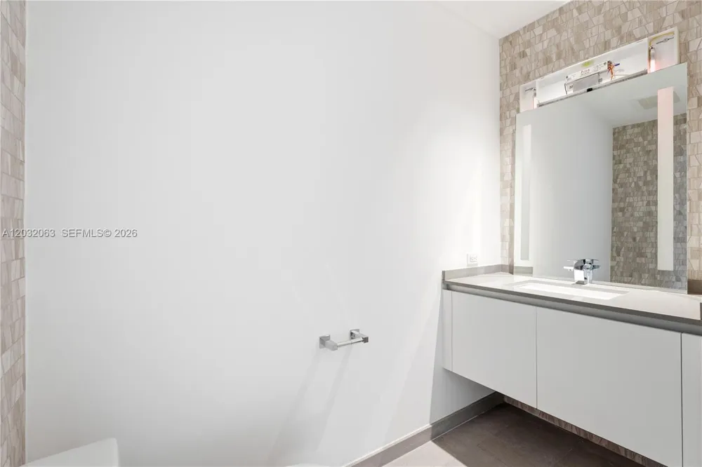 88 SW 7th St #2302 Miami, FL 33130