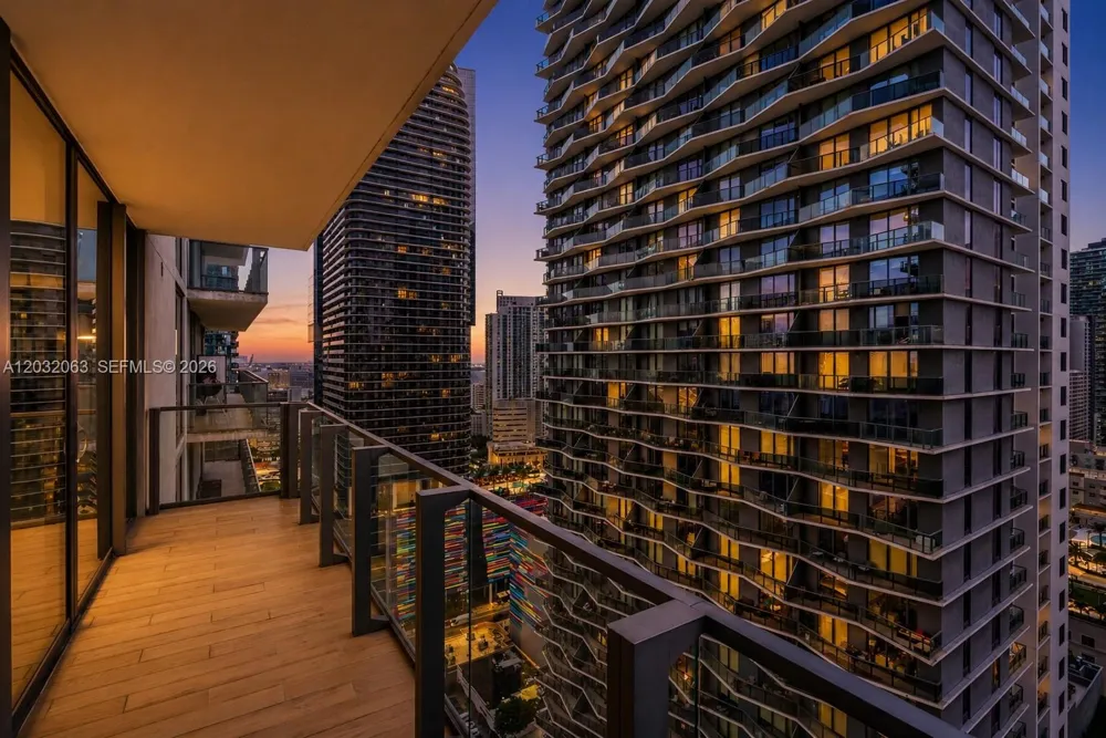 88 SW 7th St #2302 Miami, FL 33130
