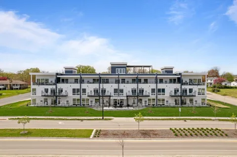 907 Lakeshore Drive #207