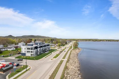 907 Lakeshore Drive #303