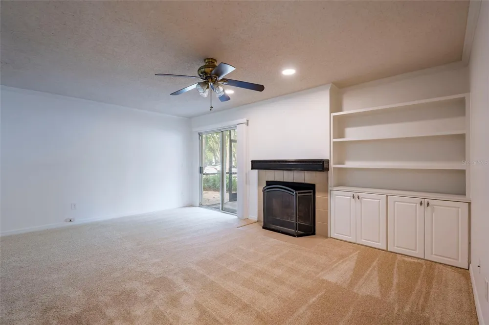 3164 VALLEY OAKS DRIVE #3164 Tampa, FL 33618
