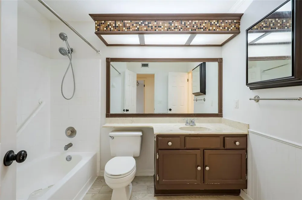 3164 VALLEY OAKS DRIVE #3164 Tampa, FL 33618