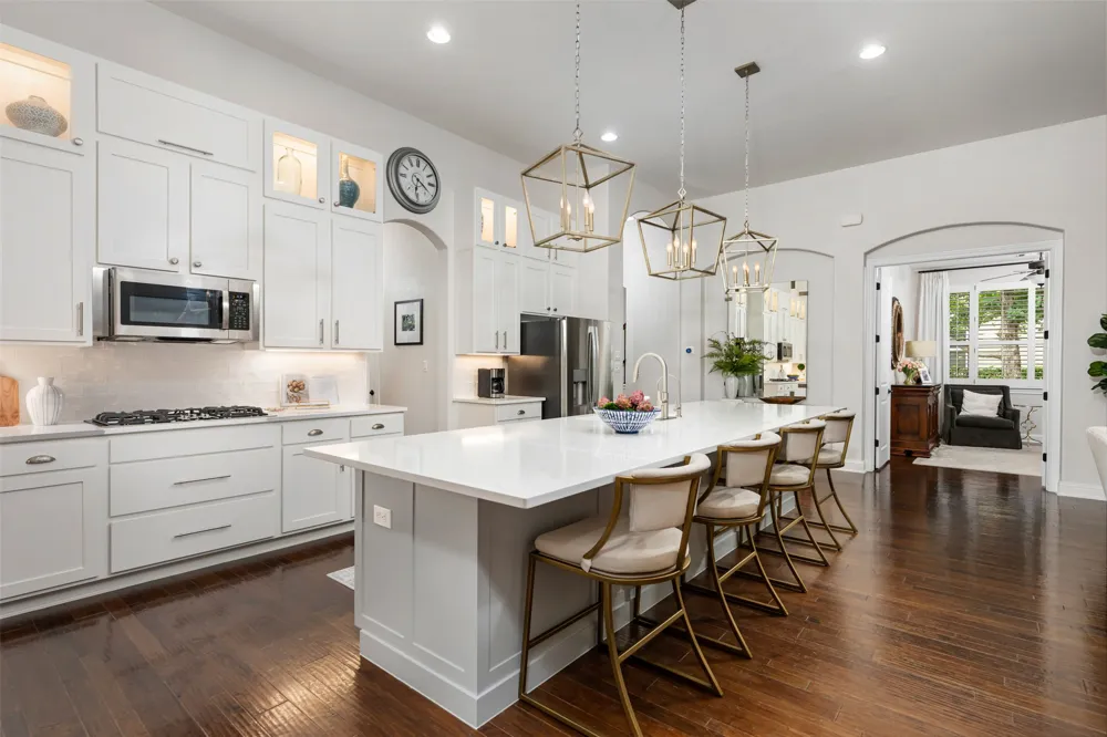 215 Lake Como Drive Lakeway, TX 78734