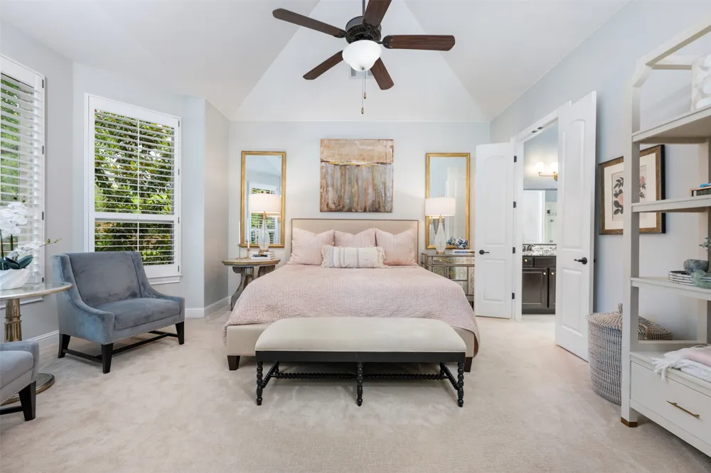 215 Lake Como Drive Lakeway, TX 78734