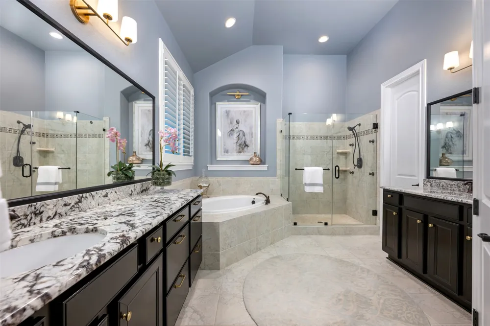 215 Lake Como Drive Lakeway, TX 78734