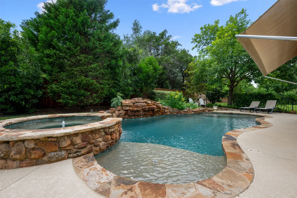 215 Lake Como Drive Lakeway, TX 78734