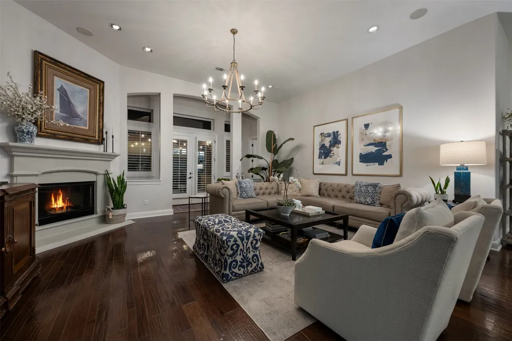 215 Lake Como Drive Lakeway, TX 78734