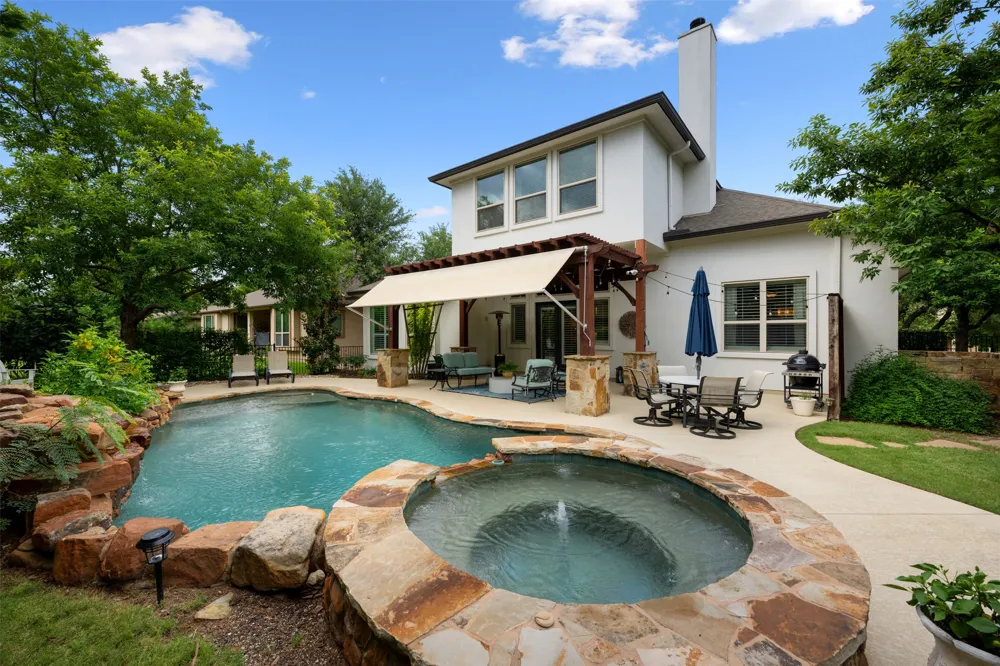 215 Lake Como Drive Lakeway, TX 78734
