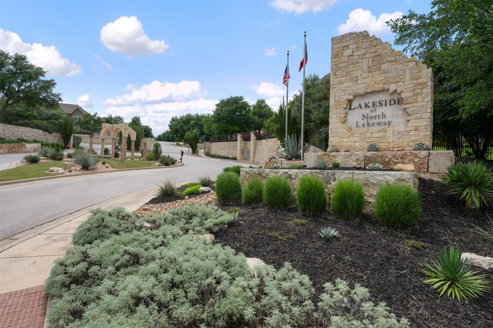 215 Lake Como Drive Lakeway, TX 78734