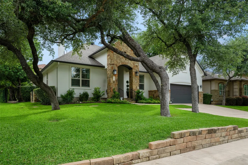 215 Lake Como Drive Lakeway, TX 78734