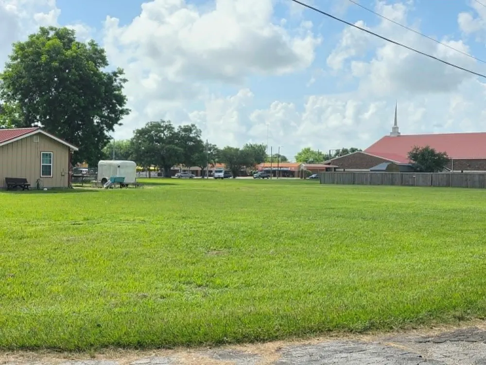 3205 Avenue E Bay City, TX 77414