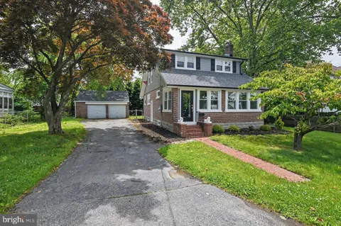 6 WOODROW AVENUE