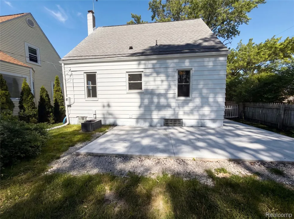 492 Algene Street Lake Orion Village, MI 48362