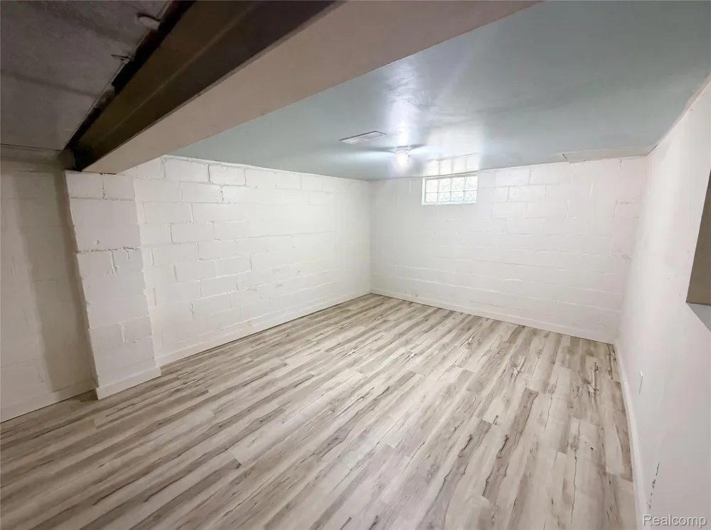492 Algene Street Lake Orion Village, MI 48362