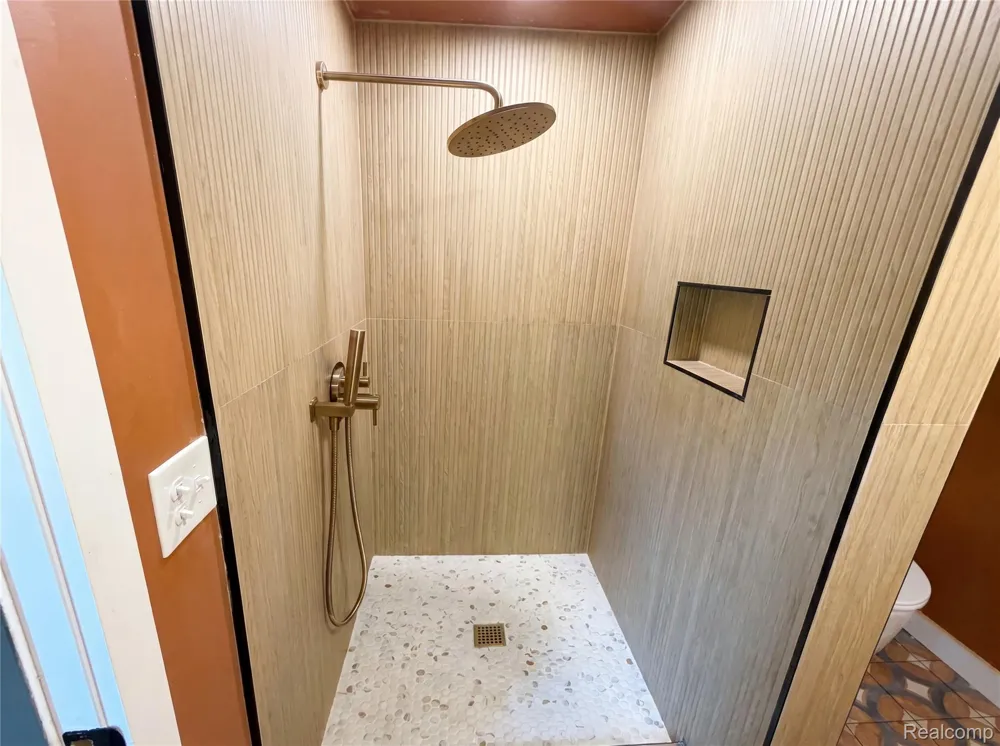 492 Algene Street Lake Orion Village, MI 48362