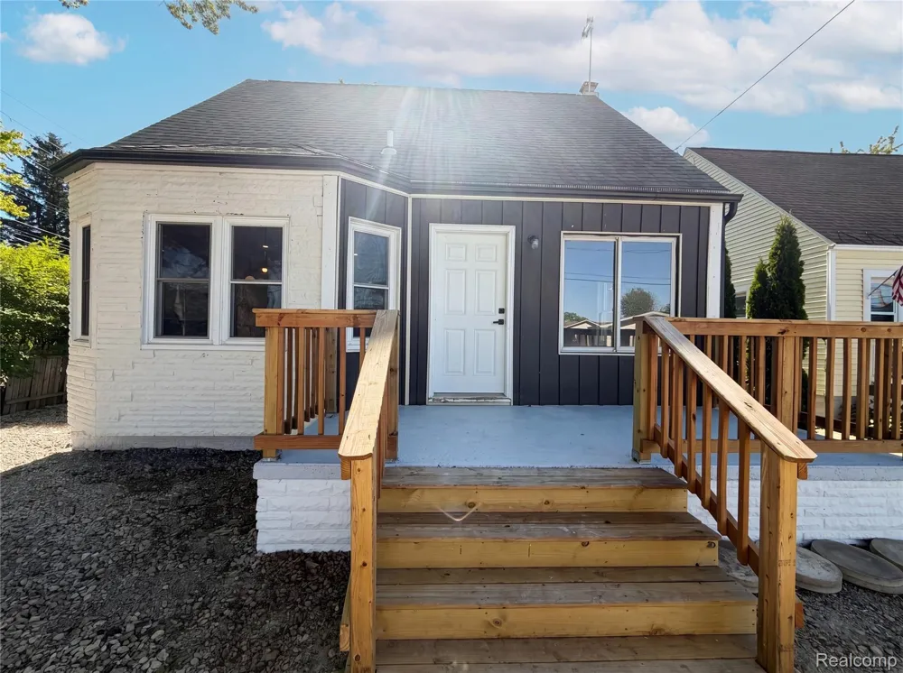 492 Algene Street Lake Orion Village, MI 48362