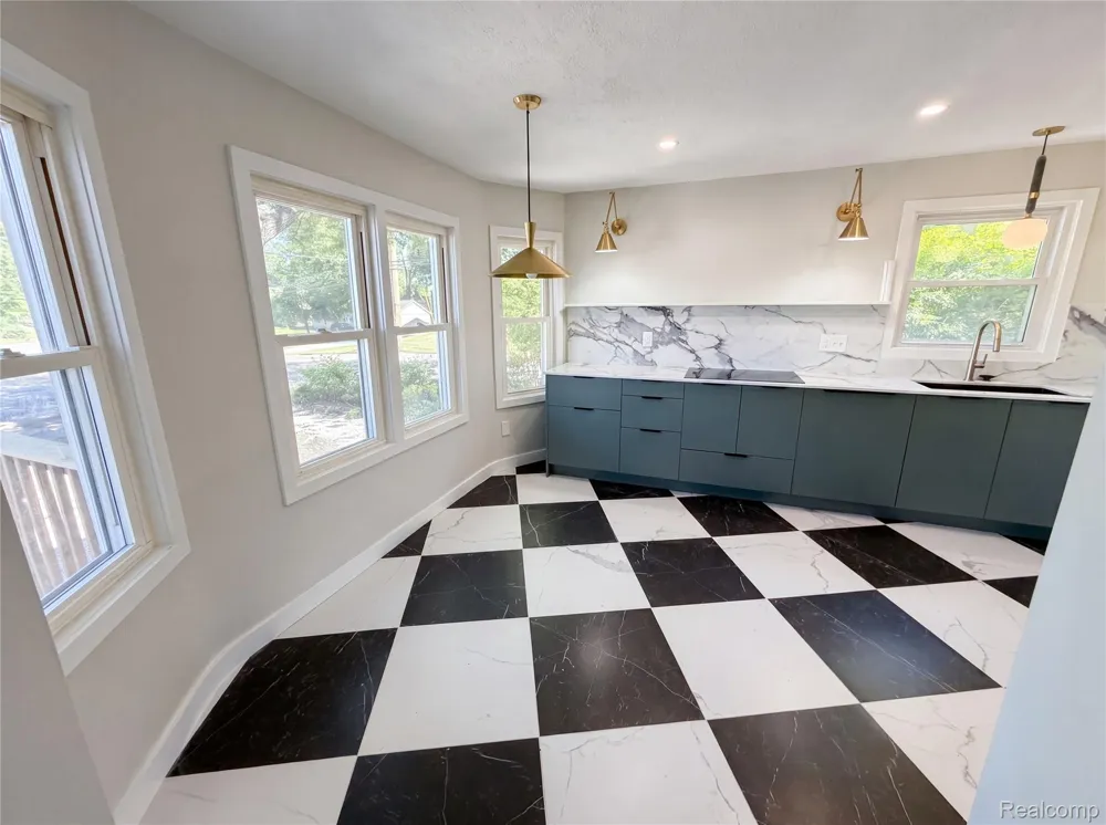 492 Algene Street Lake Orion Village, MI 48362