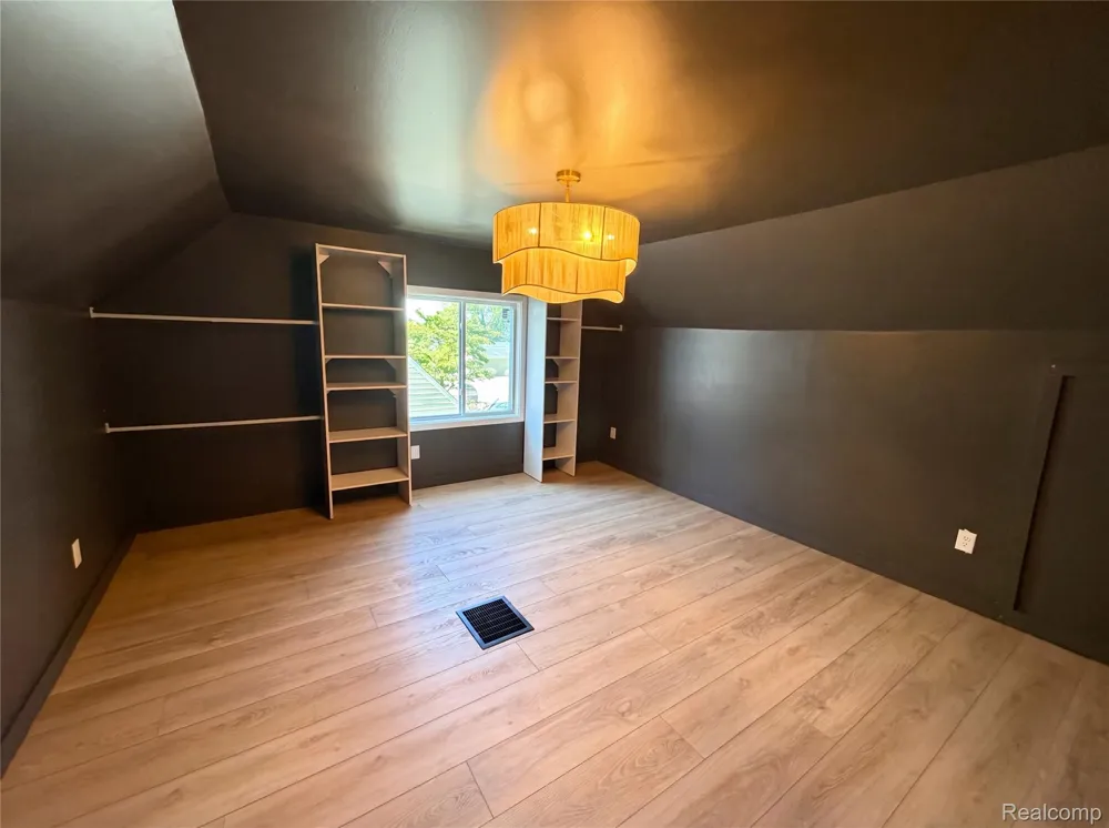 492 Algene Street Lake Orion Village, MI 48362