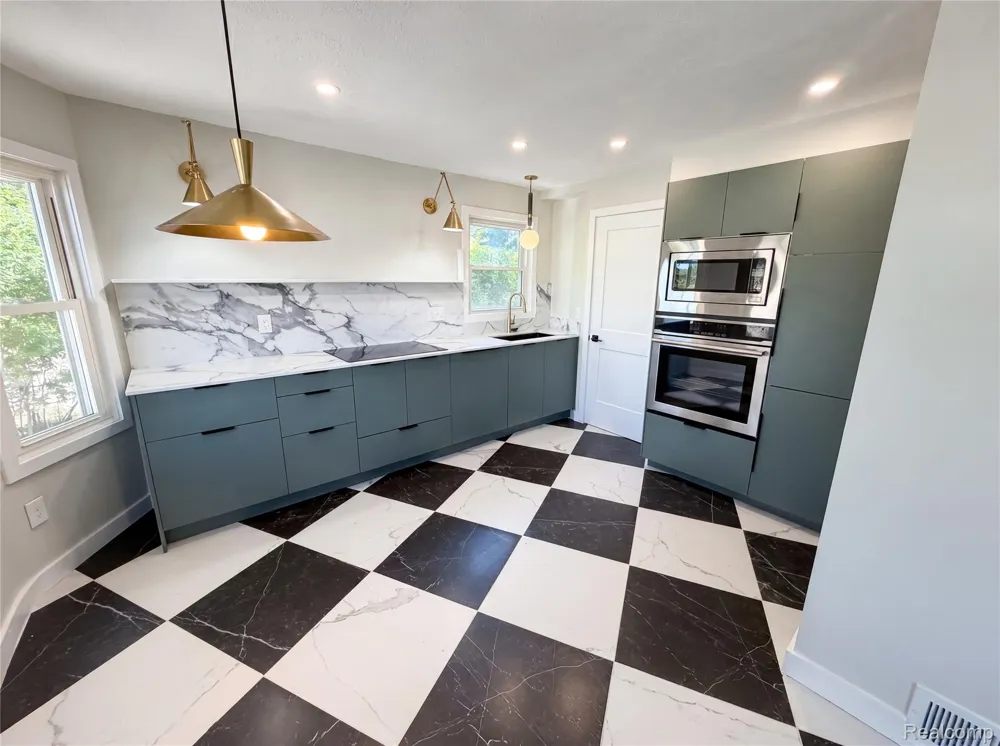 492 Algene Street Lake Orion Village, MI 48362