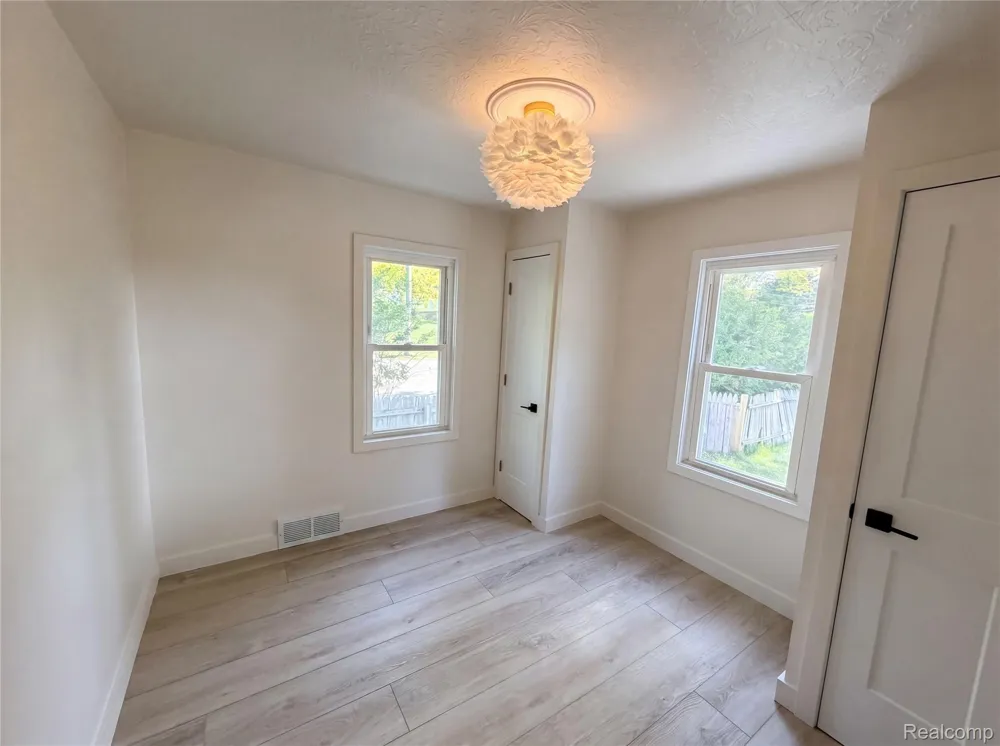 492 Algene Street Lake Orion Village, MI 48362
