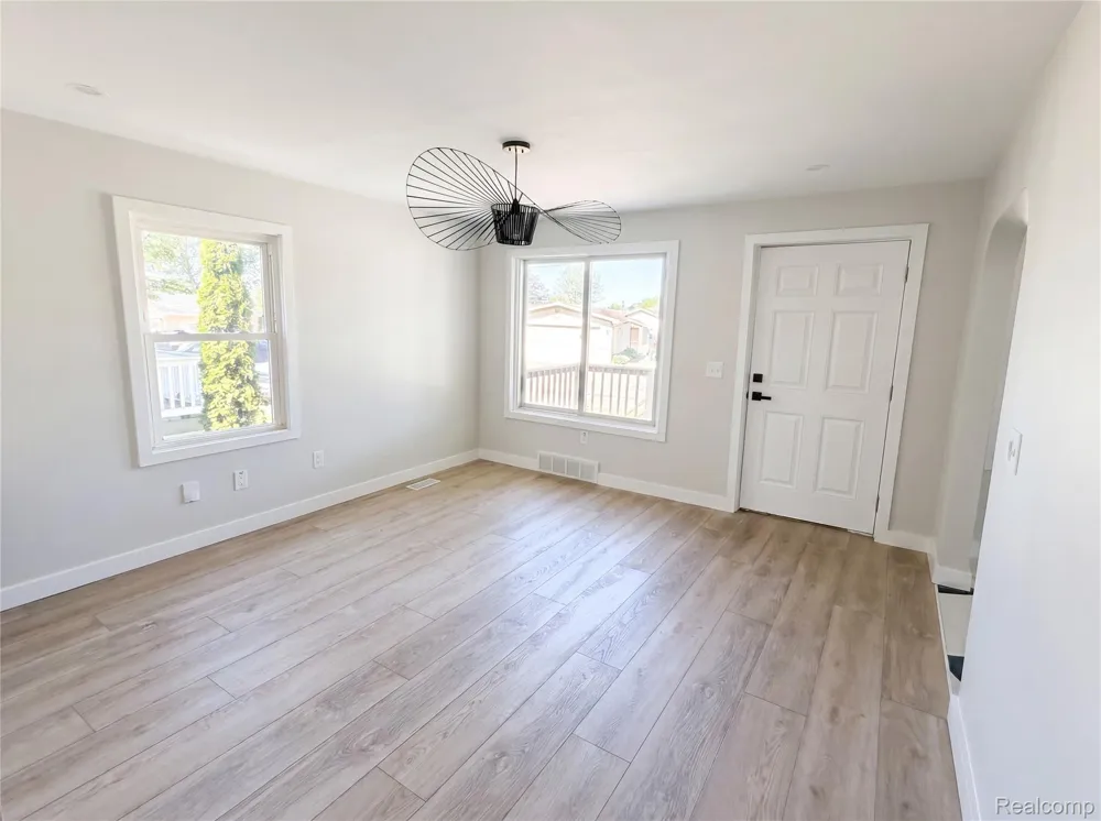 492 Algene Street Lake Orion Village, MI 48362