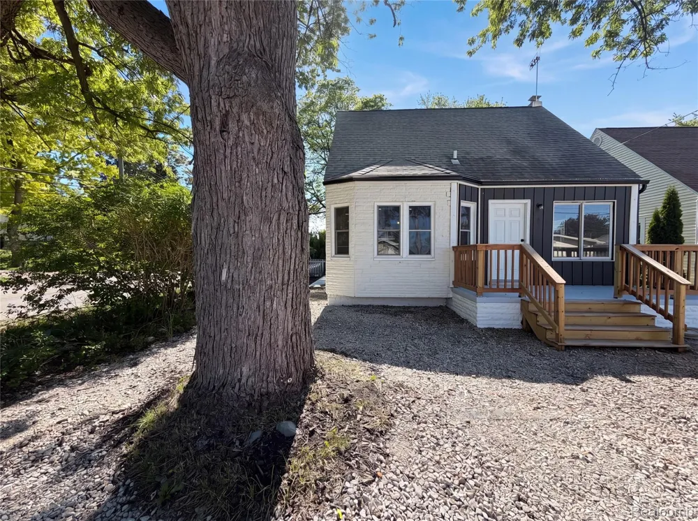492 Algene Street Lake Orion Village, MI 48362