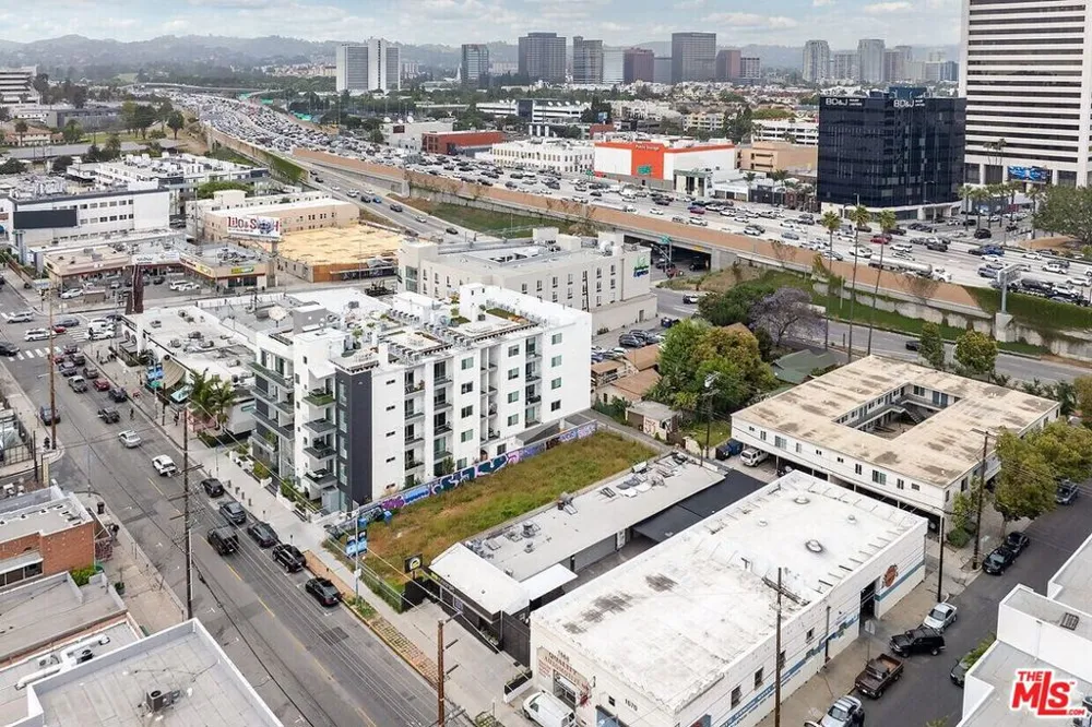 1656 Sawtelle Boulevard Los Angeles, CA 90025