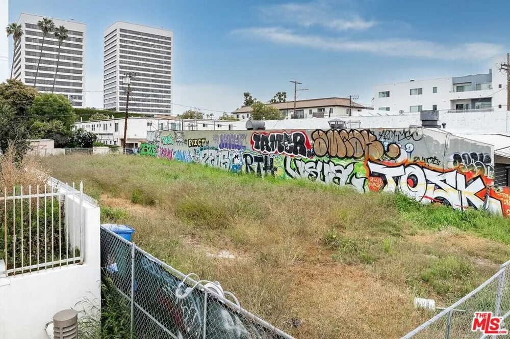1656 Sawtelle Boulevard Los Angeles, CA 90025