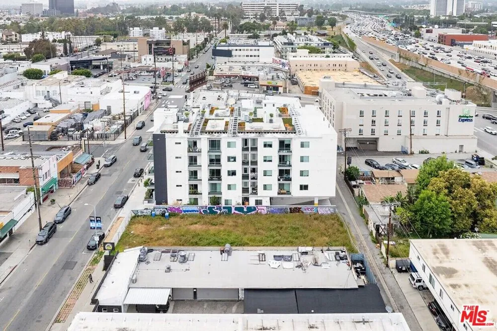 1656 Sawtelle Boulevard Los Angeles, CA 90025