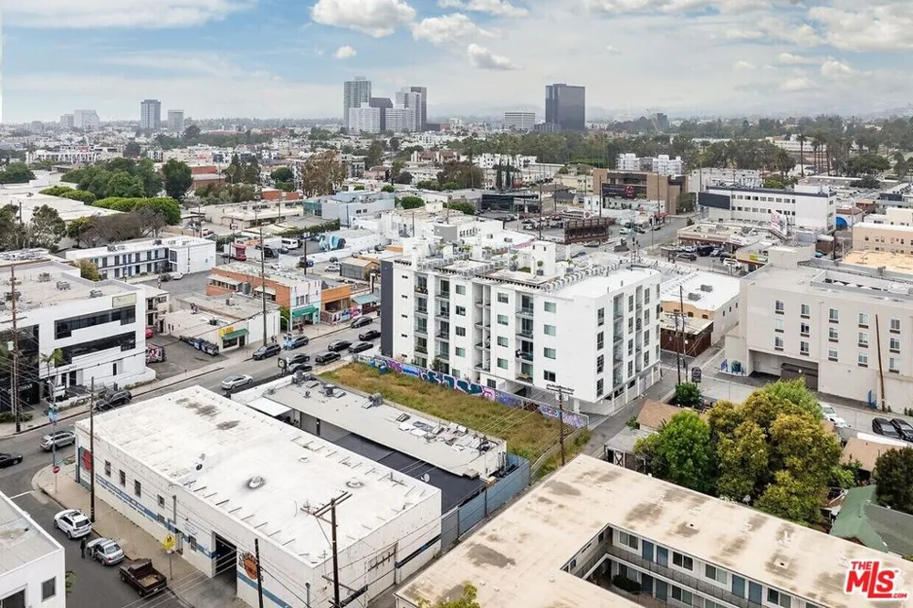 1656 Sawtelle Boulevard Los Angeles, CA 90025