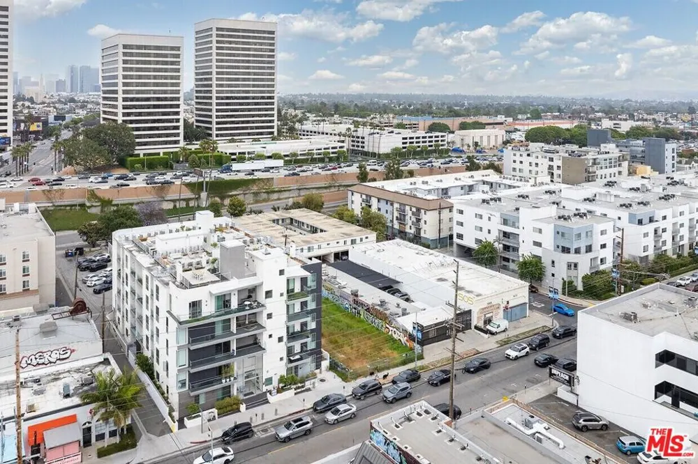 1656 Sawtelle Boulevard Los Angeles, CA 90025