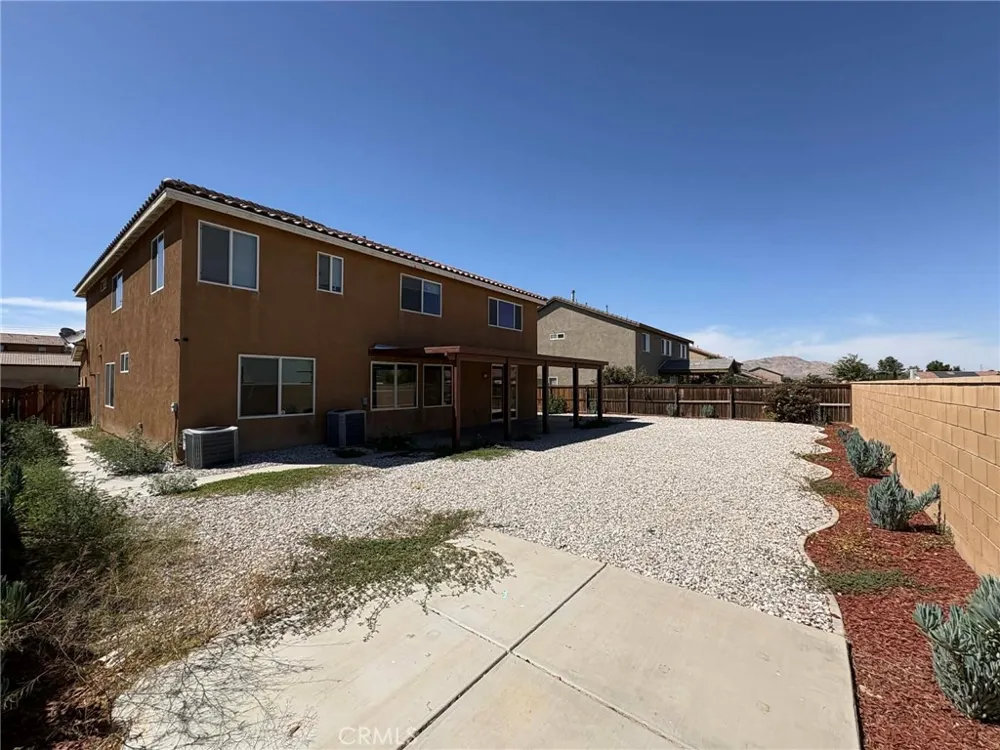 15899 Yosemite Street Victorville, CA 92394