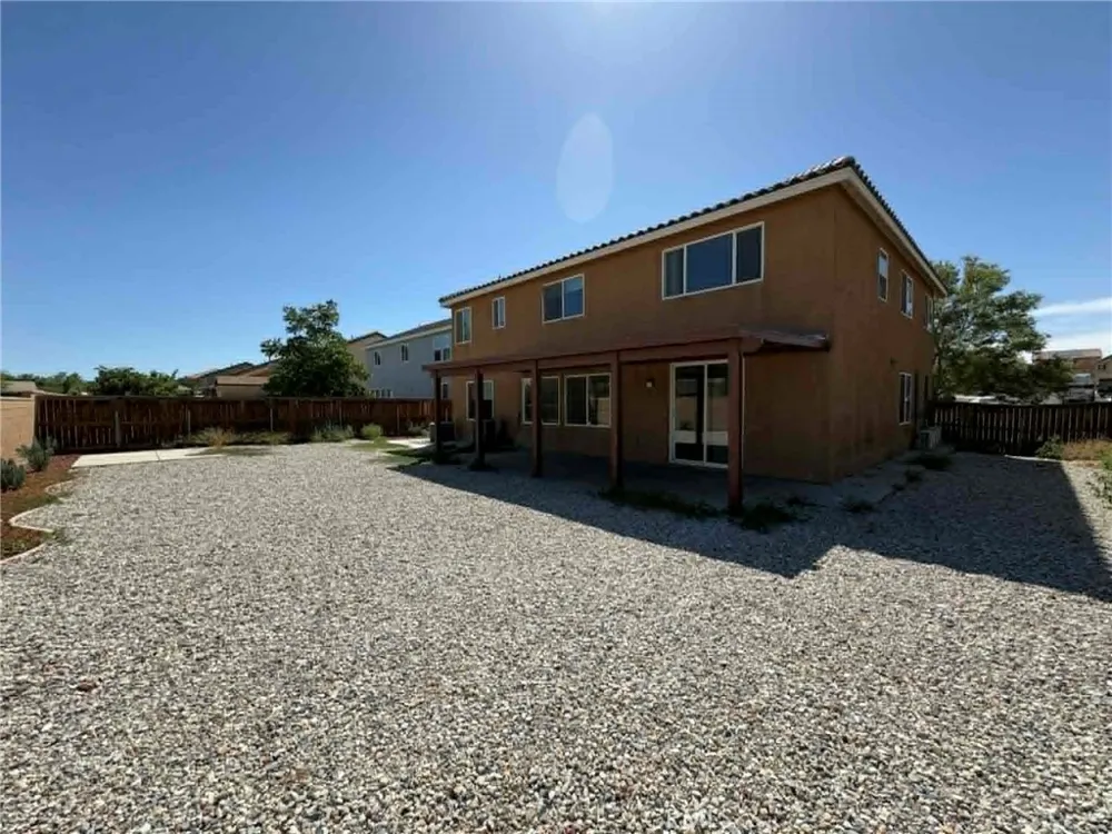 15899 Yosemite Street Victorville, CA 92394