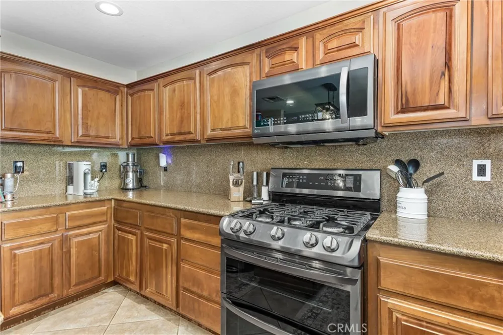7773 La Cresta Street Highland, CA 92346